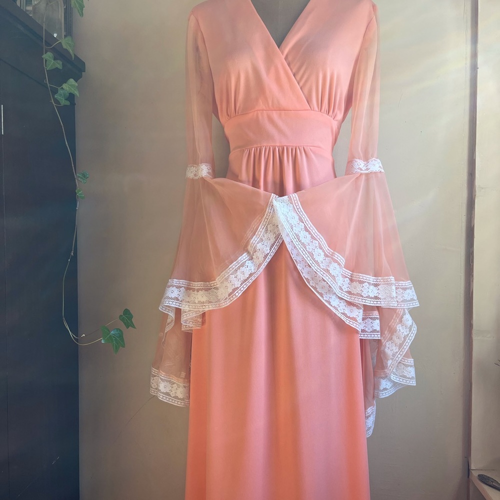1970’s Vintage Cantaloupe Angel Sleeve Dress
